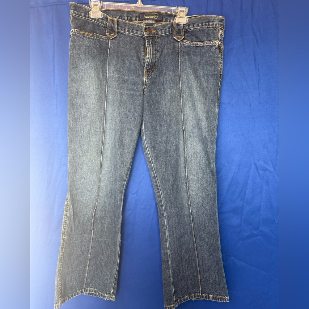 Abercrombie & Fitch Split Back Hem Cropped Slightly Flared Leg Jeans Size 12